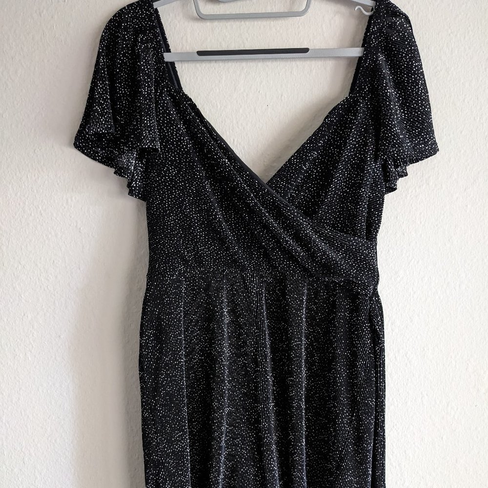 🔵 10/$10 Express Black and White Mini Dress